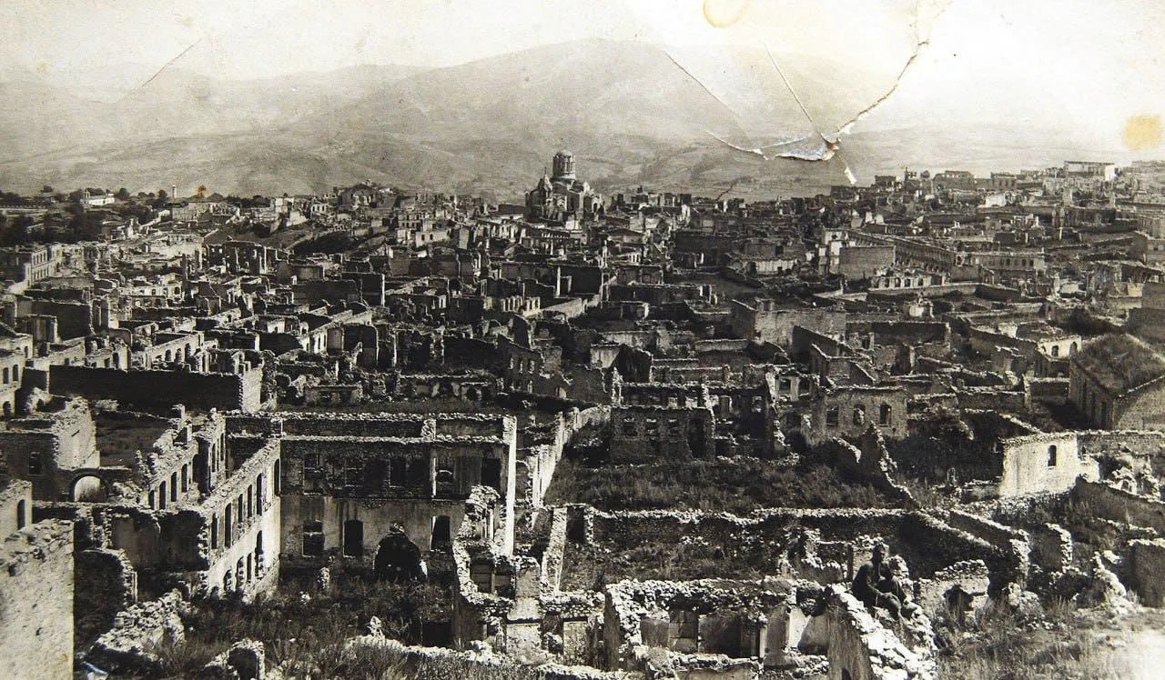 Շուշիի հայկական թաղամասի ավերակները 1920 թ. կոտորածից հետո
