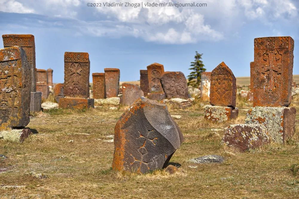 The khachkars of Noratus · 5