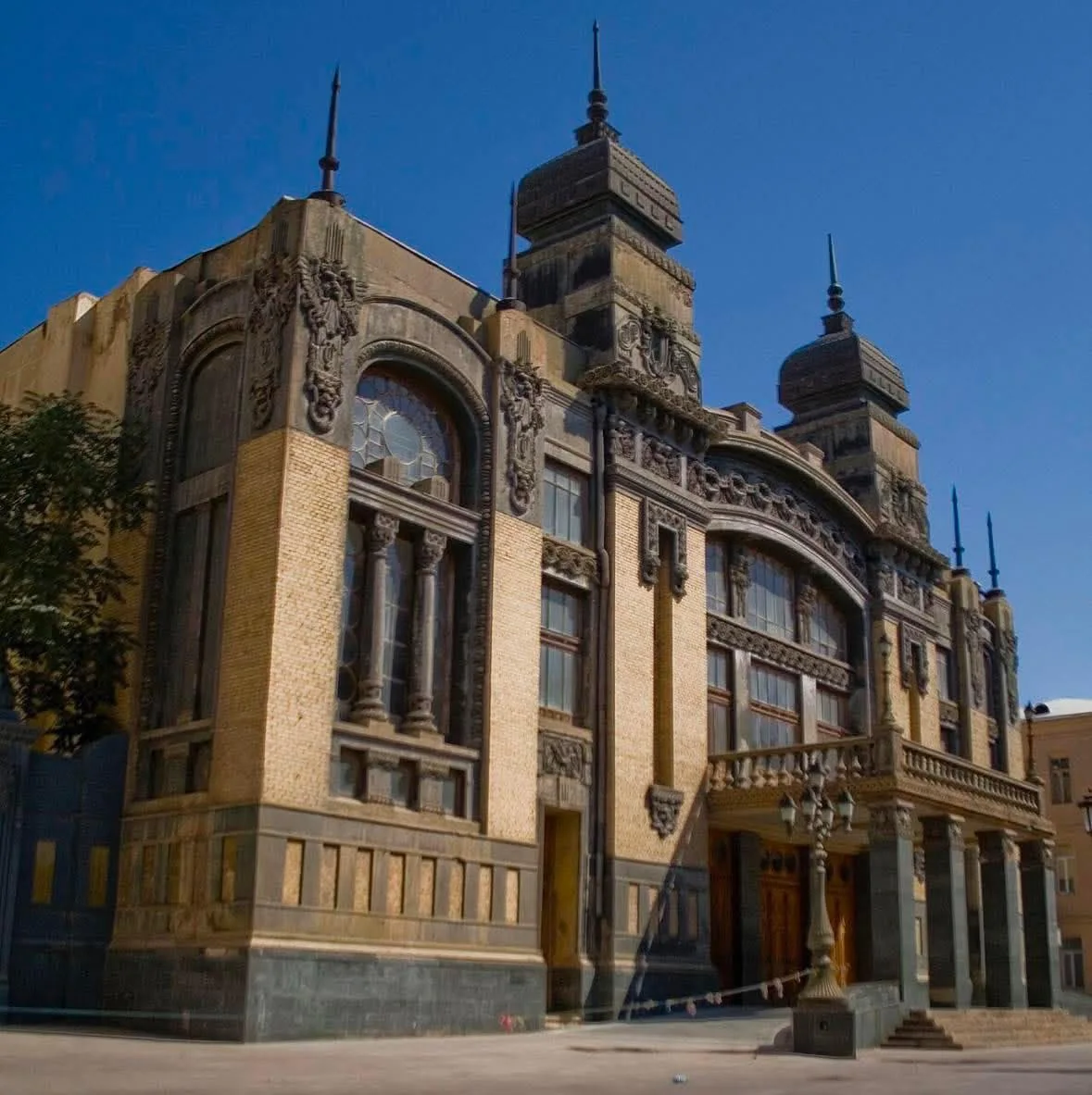 Մաիլյան եղբայրների հայկական թատրոնը Բաքվում