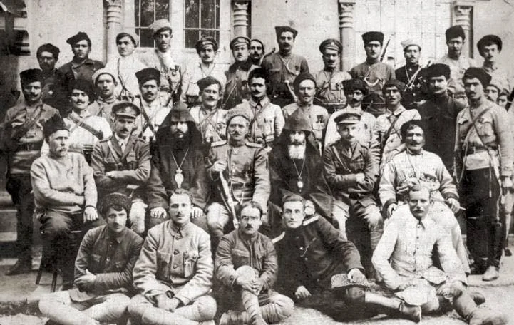 Զորավար Անդրանիկը զինակիցների հետ