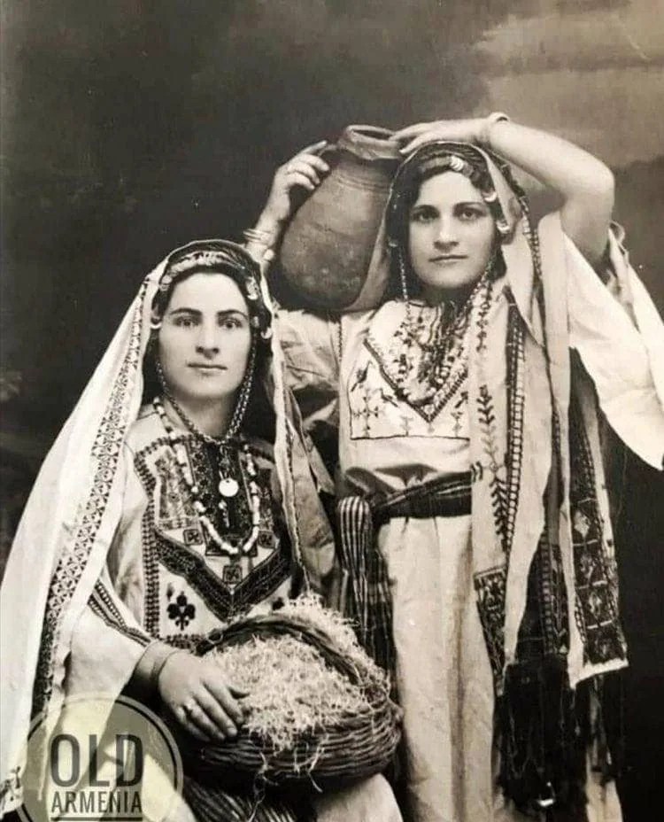 Պաղեստինի հայ կանայք ավանդական տարազով