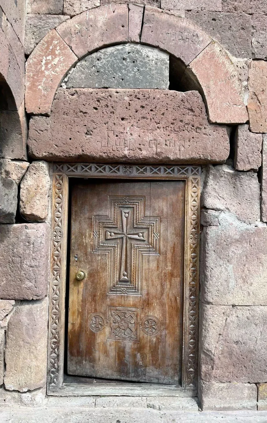 Լմբատավանքի Սուրբ Ստեփանոս եկեղեցու դուռը