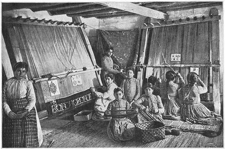 Գորգ գործող հայ աղջիկներ և կանայք Վանում, 1907