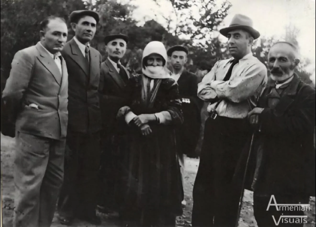 Արամ Խաչատրյանը Սիսիանի բնակիչների հետ, 1948 թ.