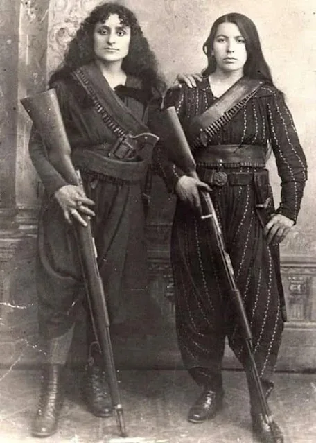 Զեյթունցի հայ կանայք՝ զենքով