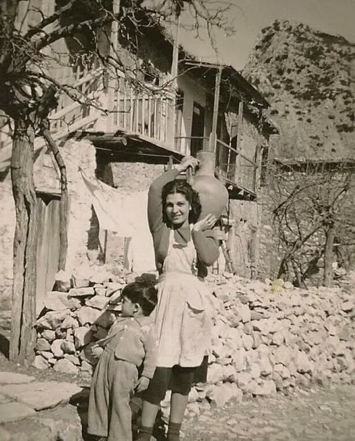 Մայր և որդի Քեսապում, 1946 թ.