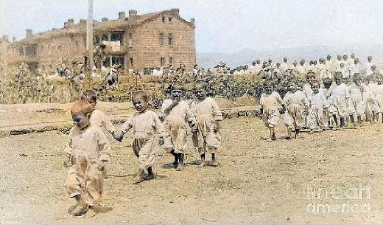 Дети сиротского приюта в Александрополе, 1920 · 4