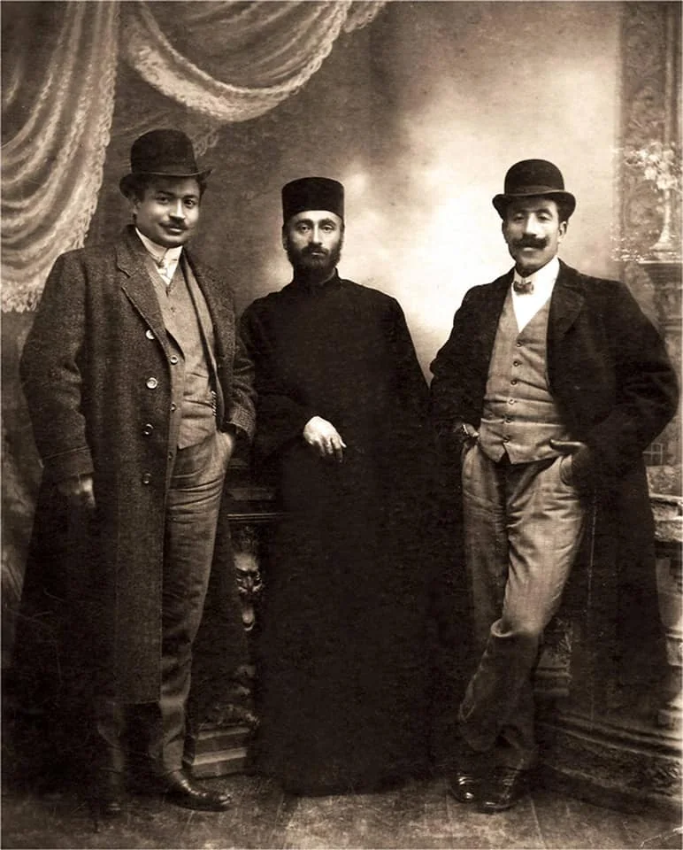 Կոմիտաս վարդապետը իր աշակերտների հետ, 1909