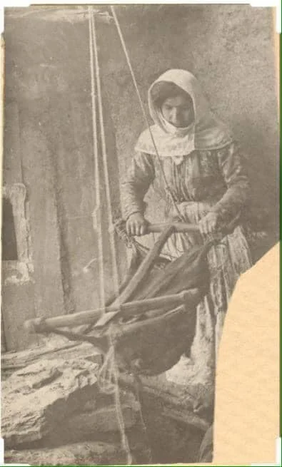 Կանայք խնոցիով կարագ են հարում · 4