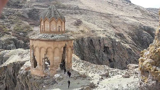 Խծկոնքի վանքի Սուրբ Սարգիս եկեղեցին
