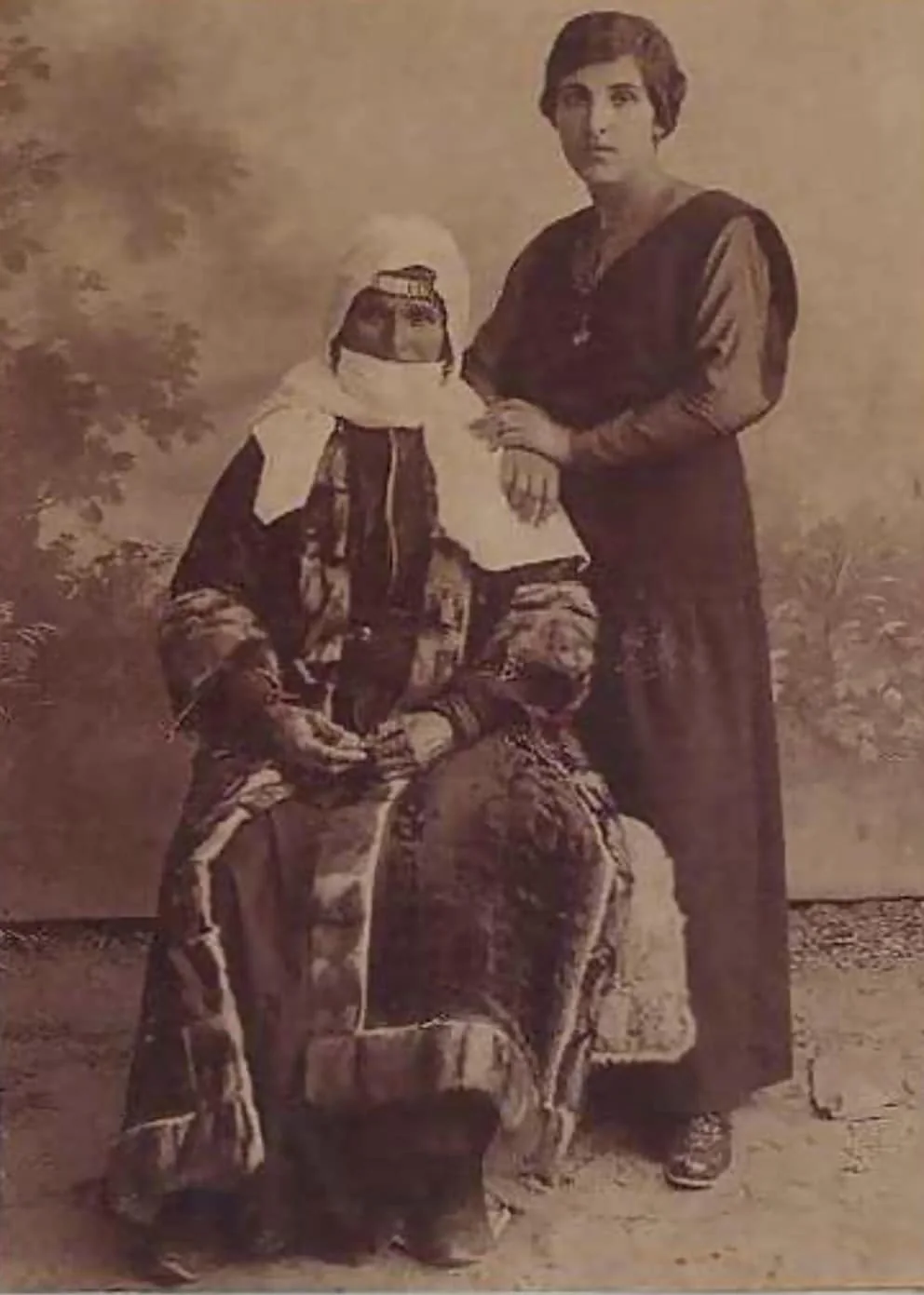 Երկու հայուհի Սյունիքից