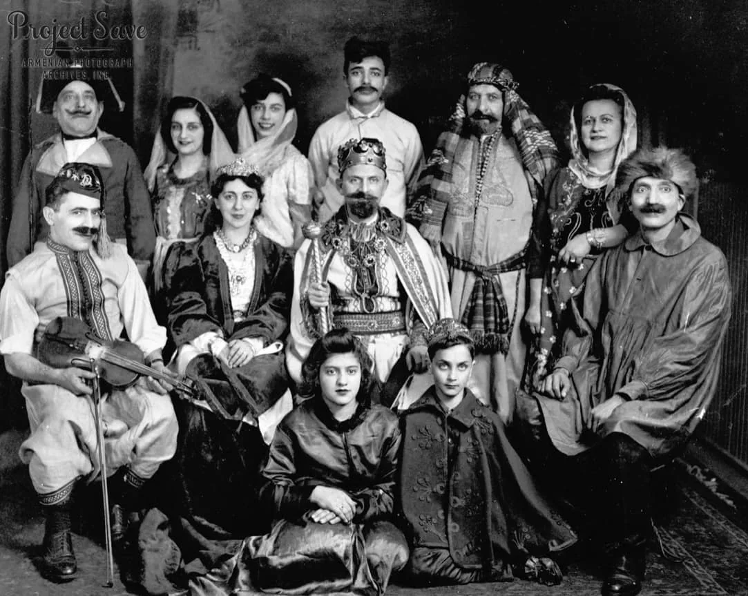 «Անուշ» ներկայացման դերակատարները Կահիրեում, 1944