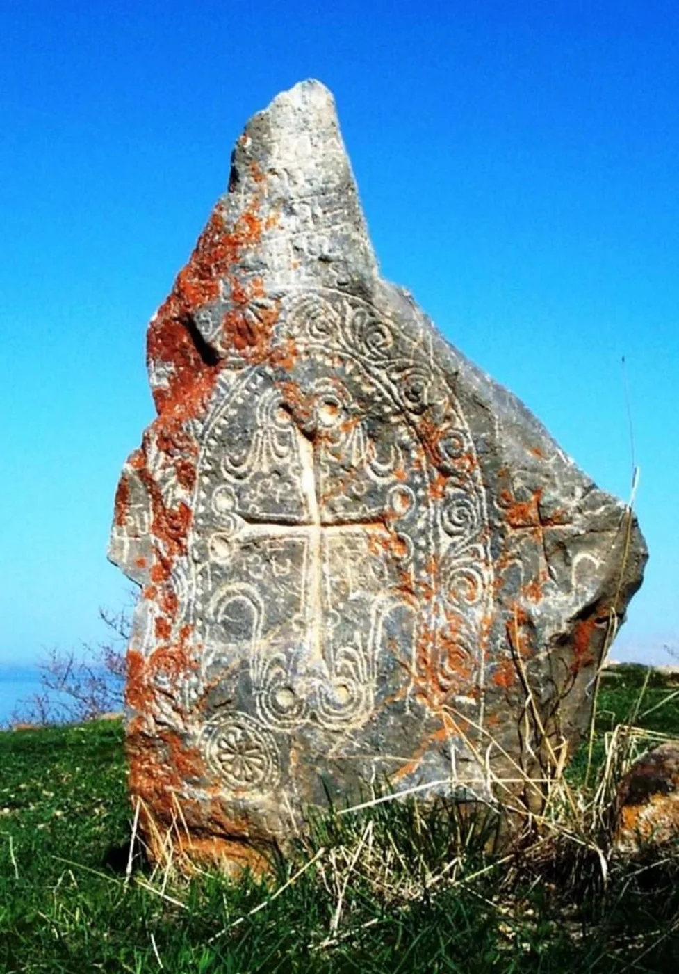 Խաչքար Աղթամար կղզում