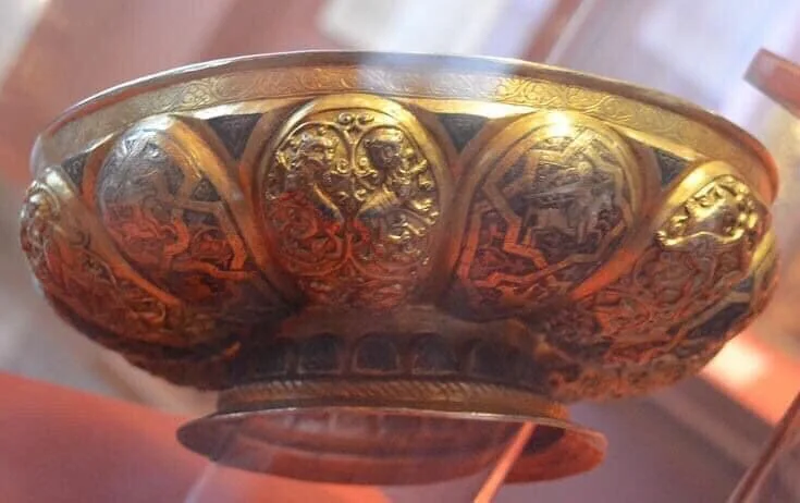 Վիլգորյան արծաթյա թասը · 3