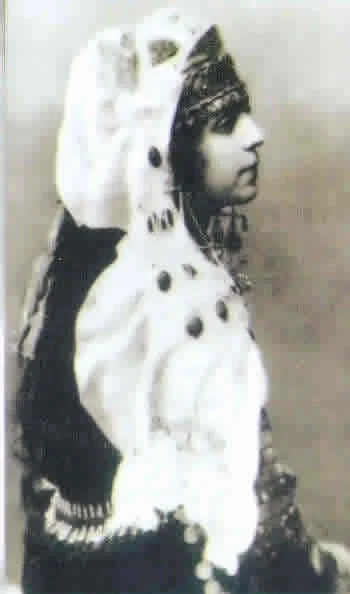 Հայուհի ազգային տարազով