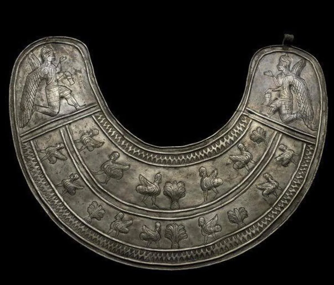 Ուրարտական արծաթե կրծքազարդ