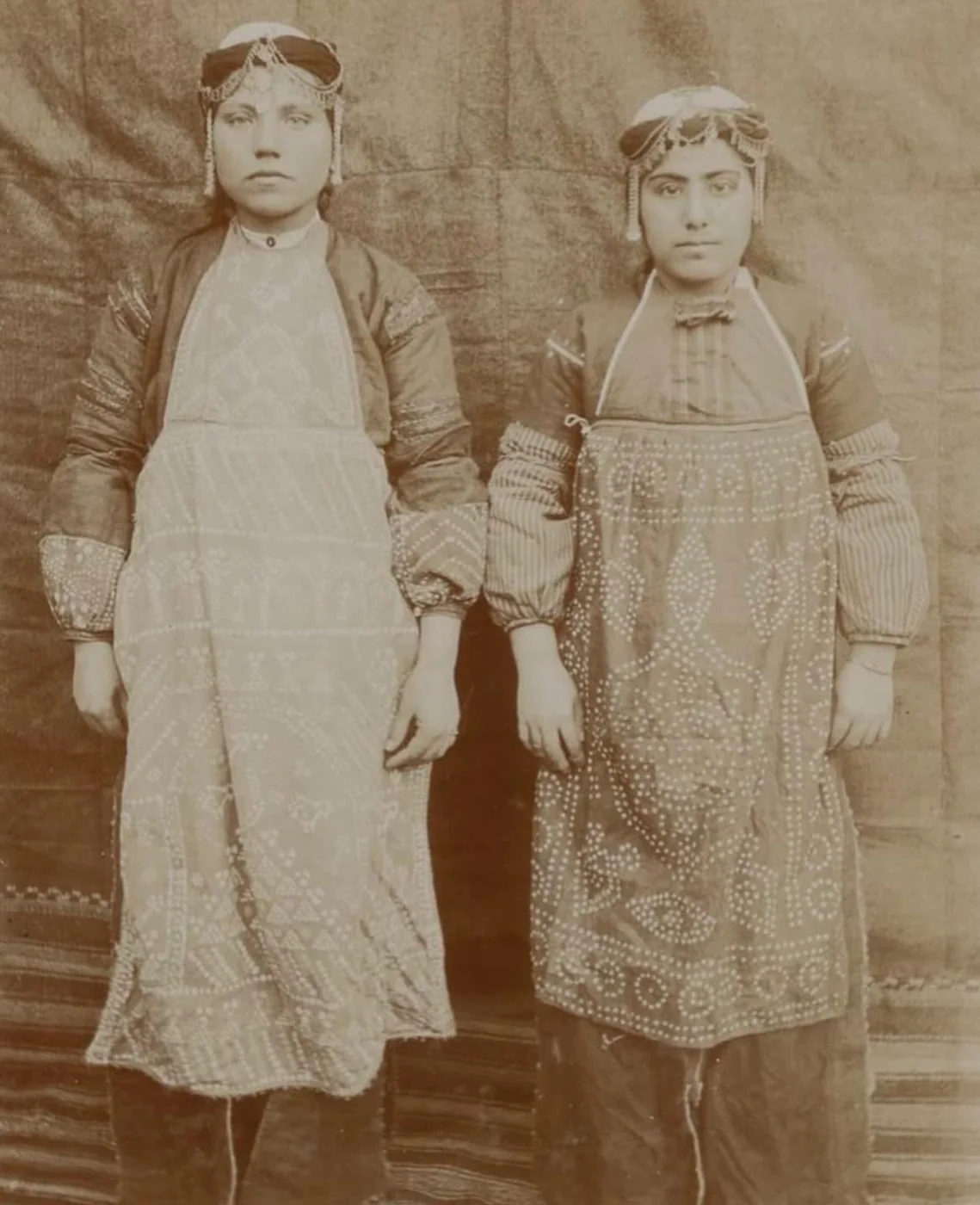 Հայուհիներ Խարբերդի Բիսբիչան գյուղից, 1904 թ.