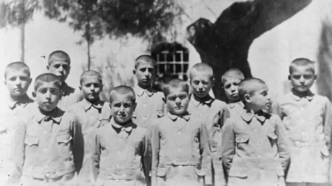 Հայ փախստական երեխաներ Պաղեստինում, 1918 · 2