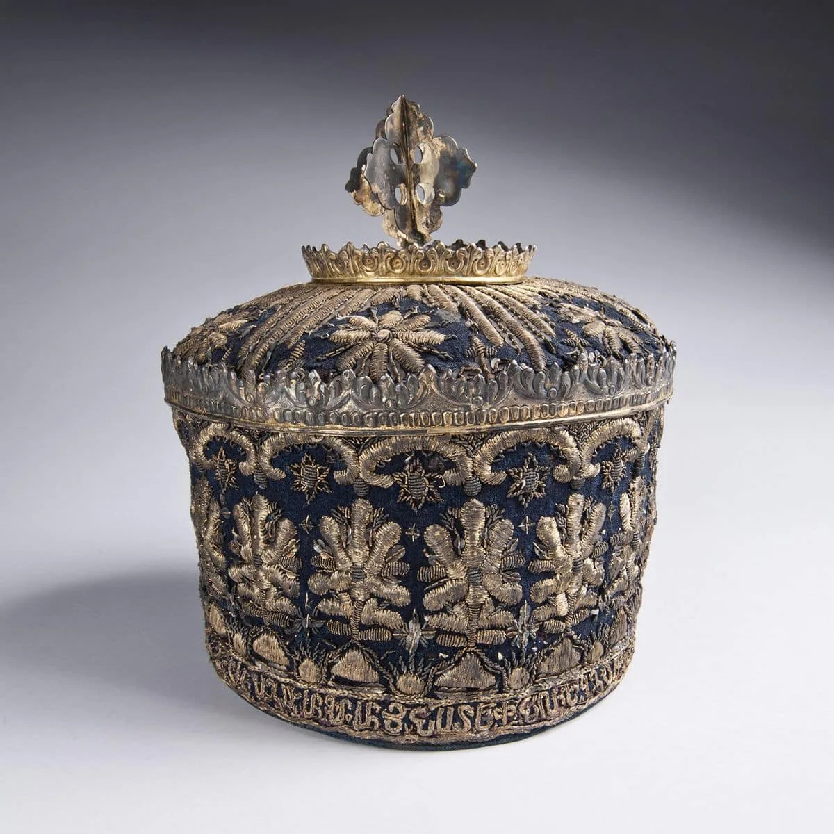 Սաղավարտ (պատարագային թագ), 1751
