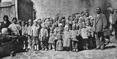 Ալեքսանդրապոլի մանկատների հայ որբերը