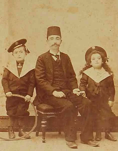 Հայ տղամարդն իր երեխաների հետ, Սամաթիա, 1900