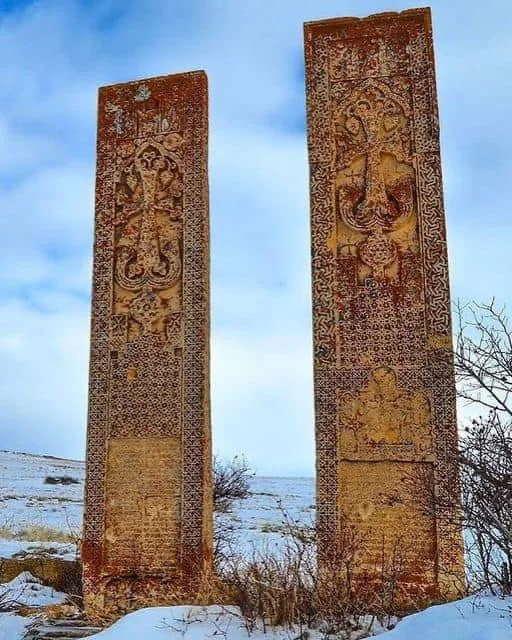 Աբրենք վանքի հսկա խաչքարերը