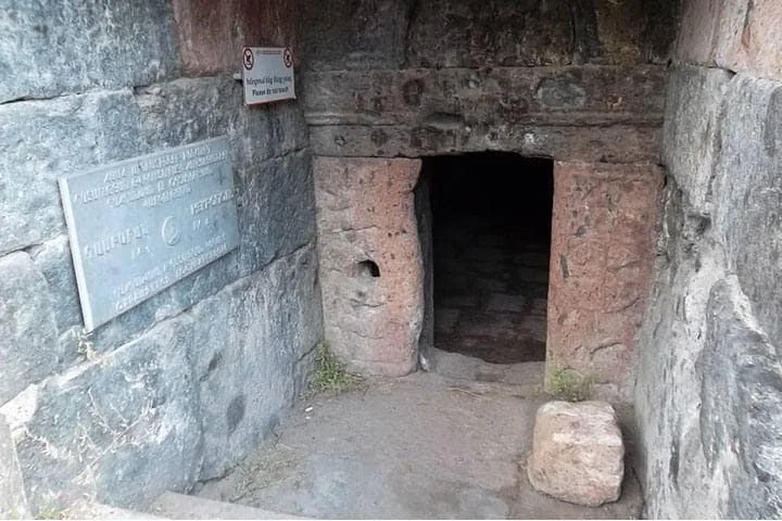 Աղձքի արքայական դամբարանը · 3