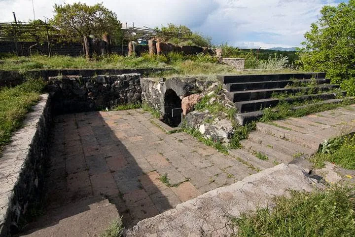 Աղձքի արքայական դամբարանը · 4