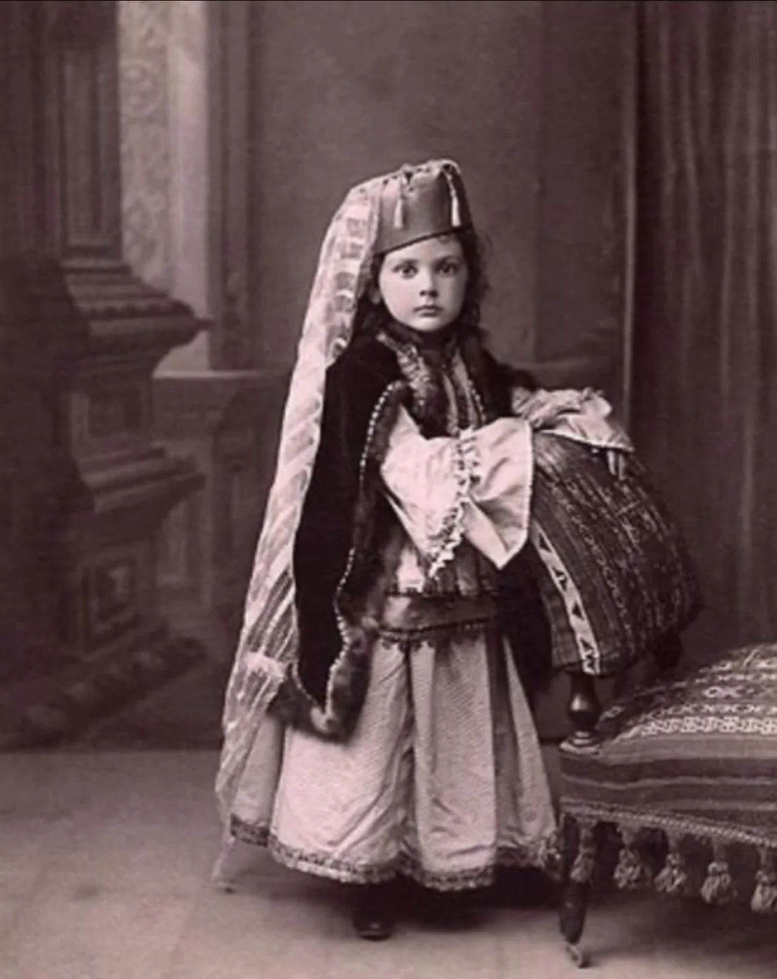 Փոքրիկ իշխանուհի Լազարյանը, Թիֆլիս, 1890 թ.