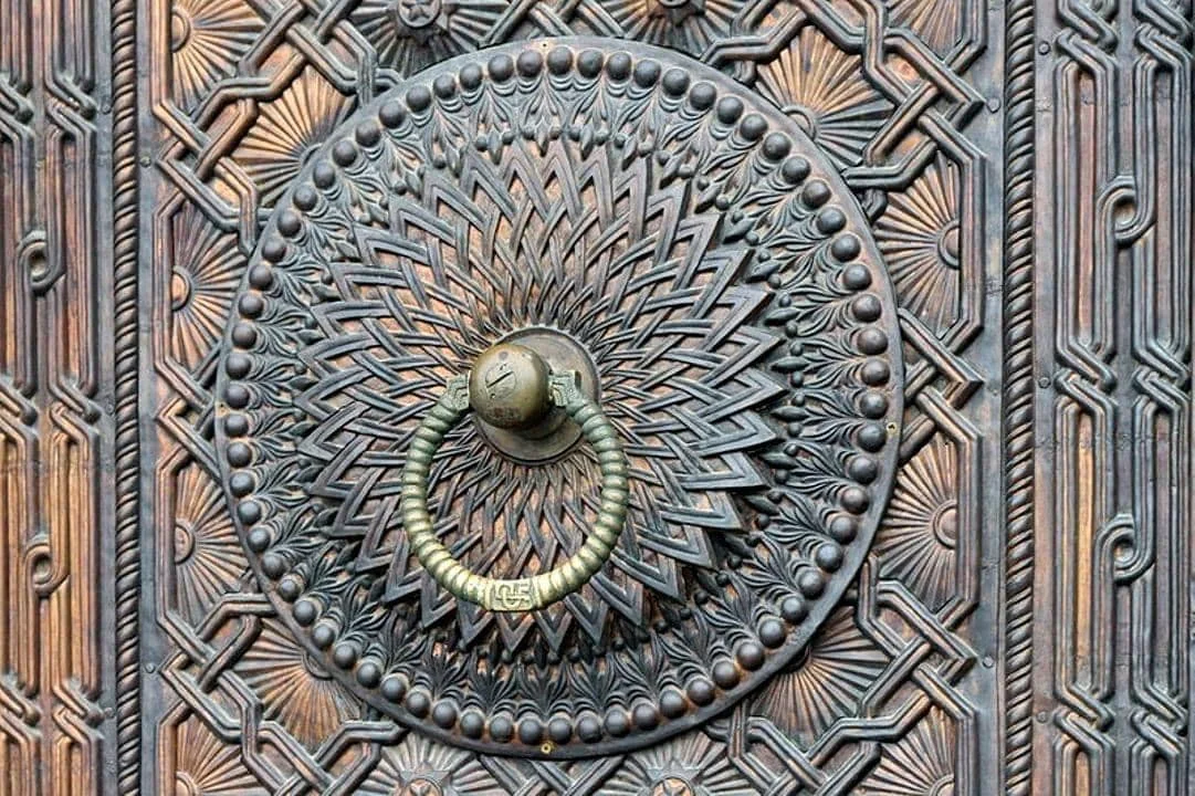 La porte d’entrée du Matenadaran, Erevan · 3