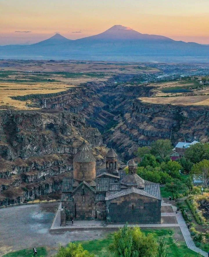 Սաղմոսավանքը և Արարատը