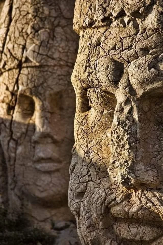 Անտիոքոս I-ի դամբարանը Նեմրութ լեռան վրա · 2