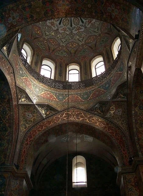 Մայր Աթոռ Սուրբ Էջմիածնի ներքին տեսքը