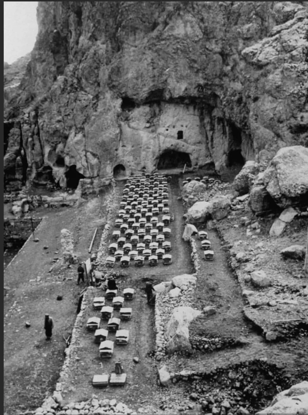 Փեթակներ Գեղարդի վանքի տարածքում, 1959