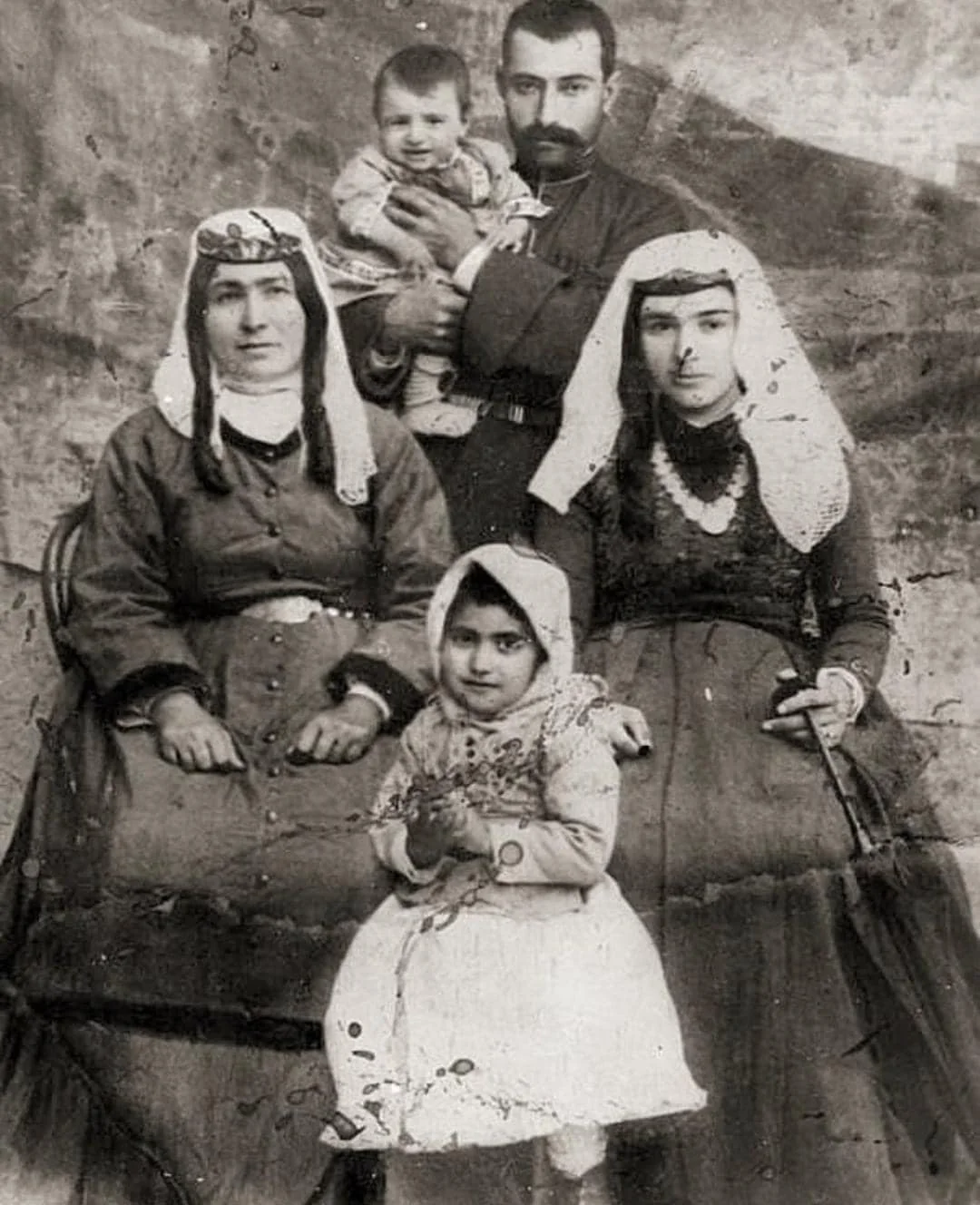 Հայ ընտանիք, Թիֆլիս, 1897 թ.